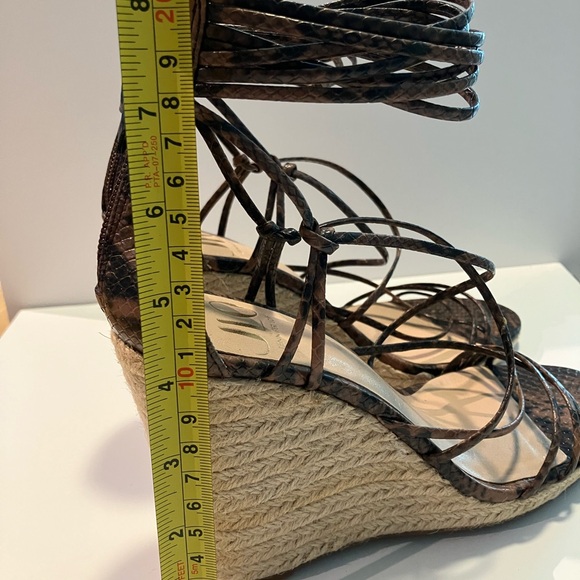 Jennifer Lopez wedges - Picture 5 of 10